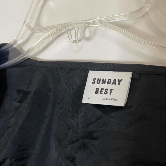 ARITZIA Sunday Best black crinkle cropped petal blouse top size US 2 small - Picture 5 of 6